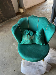 Modern Classic Luxury Comfortable Shell Velvet Accent Chair With Golden Lines with pillow - Green